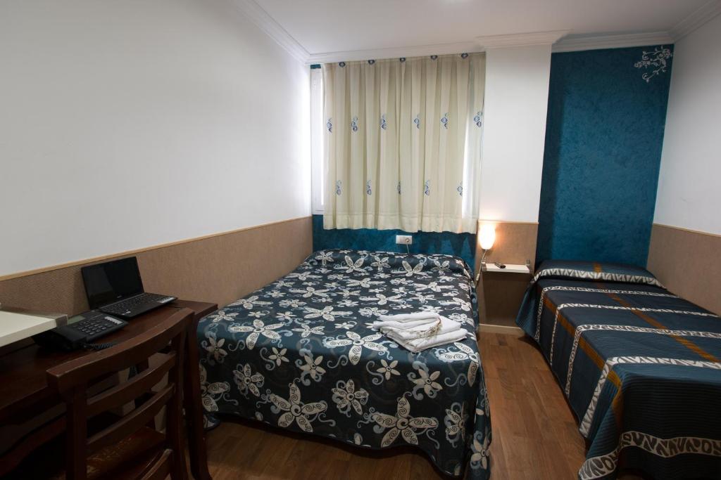 Hostal Gaudi Cuenca Cuenca  Ngoại thất bức ảnh