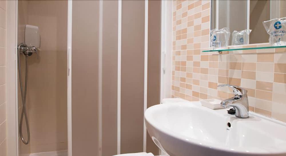 Hostal Gaudi Cuenca Cuenca  Ngoại thất bức ảnh
